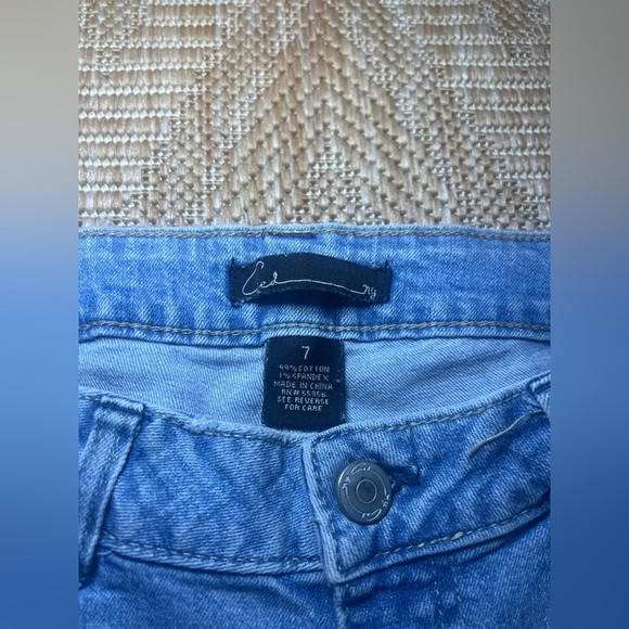 Cred NY Junior's Light Wash Denim Jeans, Distressed Skinny Jeans,Size 7 - Picture 5 of 8